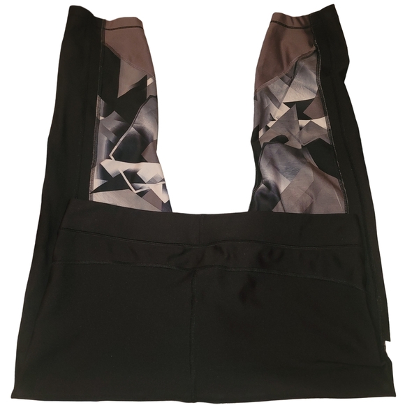 Under Armour Black and Gray Geometric Cropped Leggings XL - Picture 4 of 4